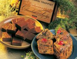 20 oz Kentucky Bourbon Fruitcake & 1 lb Chocolate Bourbon Fudge with pecan pieces